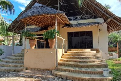 8 Bed House with En Suite in Diani - 2