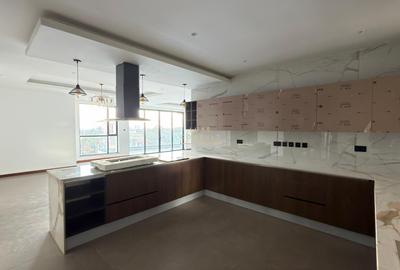 3 Bed Apartment with En Suite in Riverside - 4
