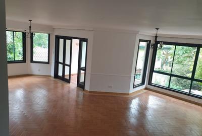 4 Bed House with En Suite in Spring Valley - 4