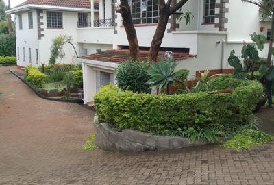 6 Bed Villa with En Suite in Runda - 4