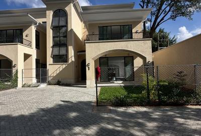5 Bed Townhouse with En Suite in Lavington - 3