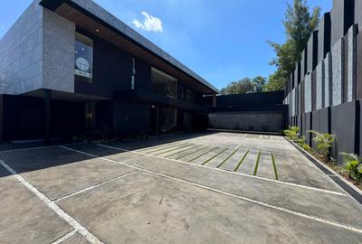 7 Bed House with En Suite in Kitisuru - 2