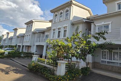 5 Bed Townhouse with En Suite at Lavington Road - 3