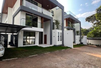 6 Bed Townhouse with En Suite in Lavington
