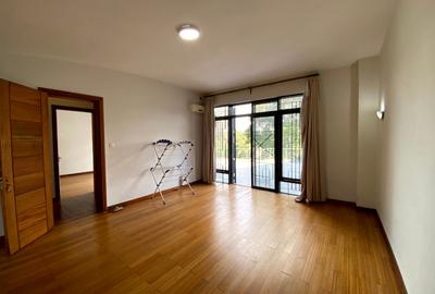 5 Bed Townhouse with En Suite in Westlands Area - 2