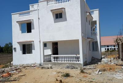 4 Bed Townhouse with En Suite at Utange - 4