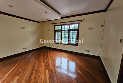 4 Bed House with En Suite in Spring Valley - 4