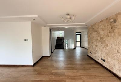 5 Bed Townhouse with En Suite in Lavington - 4