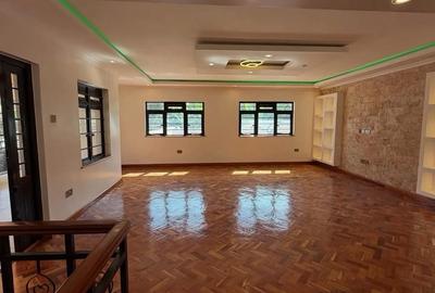 5 Bed House with En Suite in Runda - 4