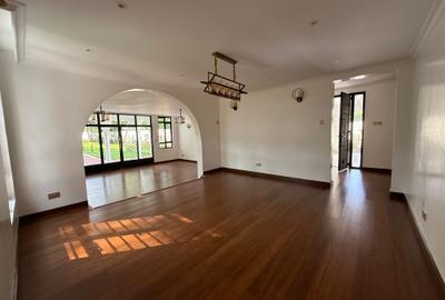 5 Bed House with En Suite in Runda - 3