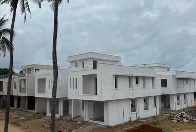 3 Bed Villa with Swimming Pool at Coca-Cola - 3