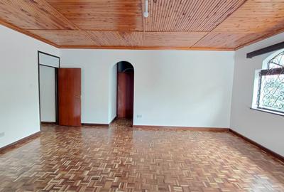 6 Bed House with En Suite in Nyari - 3
