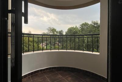 3 Bed Apartment with En Suite in Riverside