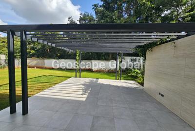 5 Bed House with En Suite in Runda - 2