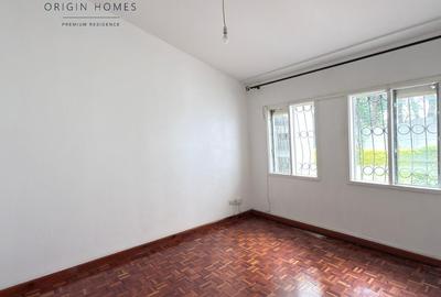4 Bed House with En Suite at Hill View - 4
