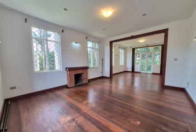 4 Bed Townhouse with En Suite at Rosslyn - 2
