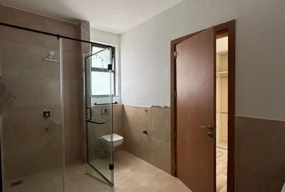 5 Bed Townhouse with En Suite in Lavington - 3