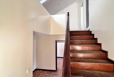 5 Bed Townhouse with En Suite at Othaya Road - 2