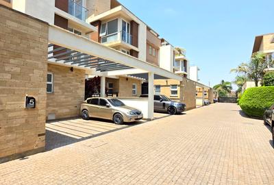 4 Bed Townhouse with En Suite at Lavington Green - 2