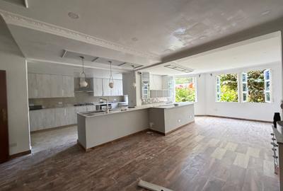 6 Bed House with En Suite at Old Runda - 4