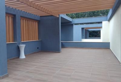 5 Bed Townhouse with En Suite in Lavington - 3