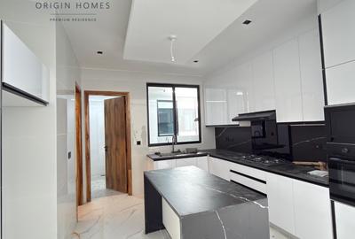 2 Bed Apartment with En Suite at Peponi Road - 3