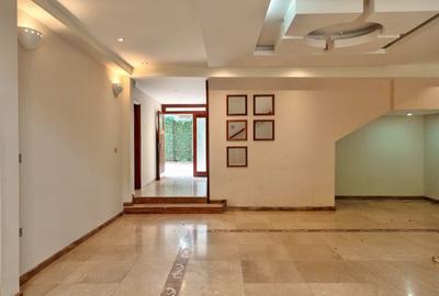 5 Bed Townhouse with En Suite in Lavington - 4