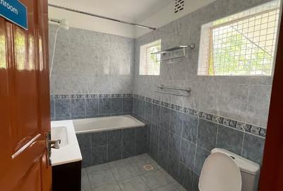 3 Bed House with En Suite in Lavington - 4