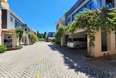 5 Bed Villa with En Suite in Nyali Area - 2