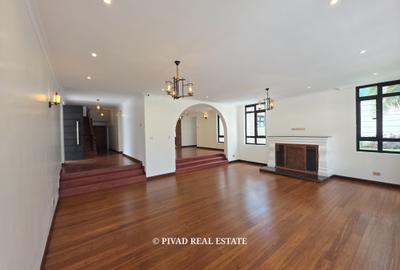 6 Bed House with Garden in Runda - 2