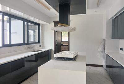 5 Bed Townhouse with Swimming Pool in Nyari - 4