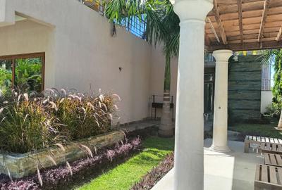 5 Bed Villa with En Suite at Beach Road - 3
