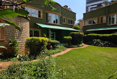 4 Bed House with En Suite in Riverside