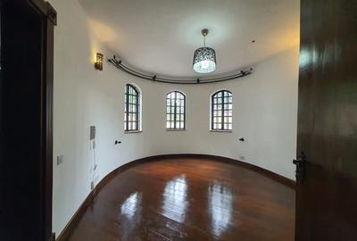 5 Bed Townhouse with En Suite in Lavington - 4