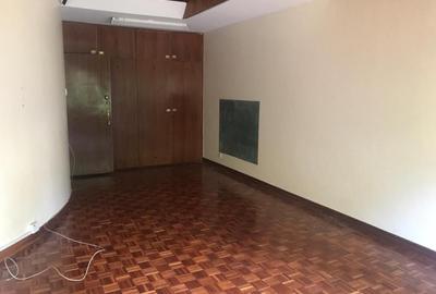 5 Bed Townhouse with En Suite in Rhapta Road - 4