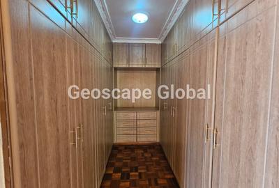 5 Bed Townhouse with En Suite in Lavington - 3
