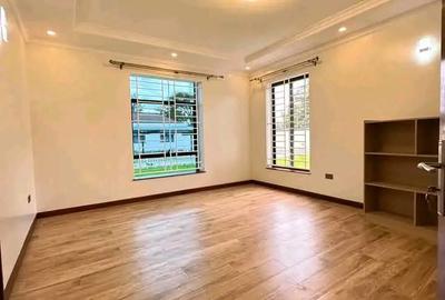 5 Bed Townhouse with En Suite in Karen - 2