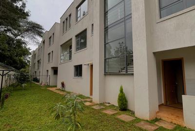 6 Bed Townhouse with En Suite in Lavington - 2
