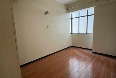 3 Bed Apartment with En Suite at Dennis Pritt Road - 4