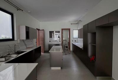 5 Bed Villa with En Suite in Lavington - 3