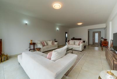 3 Bed Apartment with En Suite in Westlands Area - 4