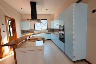 4 Bed Villa with En Suite in Loresho - 3