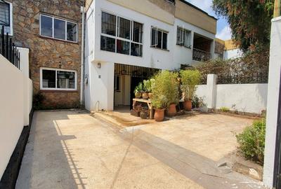 3 Bed Townhouse with En Suite at Dennis Pritt Road