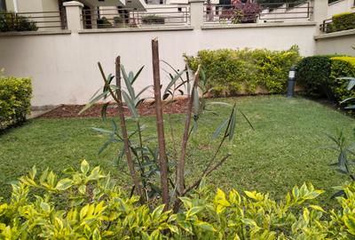 5 Bed Townhouse with En Suite in Lavington - 4