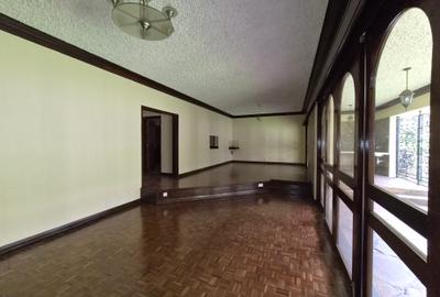 5 Bed House with En Suite at Second Parklands - 2