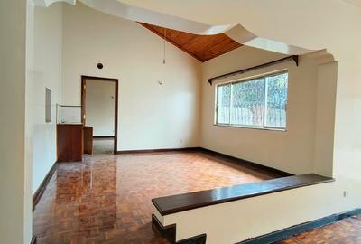 5 Bed Townhouse with En Suite in Kilimani - 2