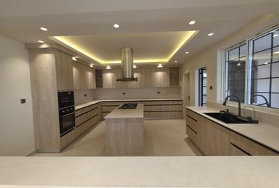 4 Bed House with En Suite at Westlands - 3