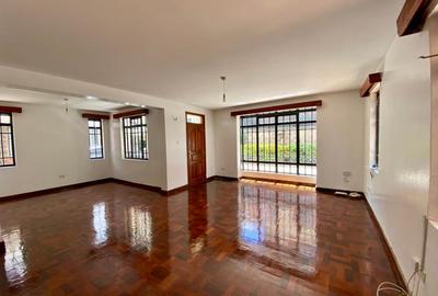 4 Bed Townhouse with En Suite at Lavington - 2