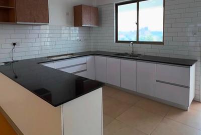 4 Bed Apartment with En Suite at Hatheru Road - 2