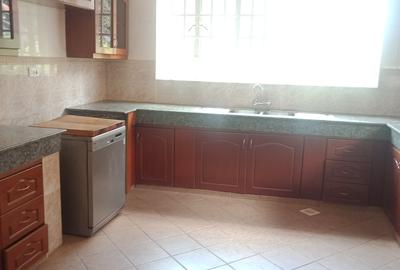 5 Bed Townhouse with En Suite in Kitisuru - 3